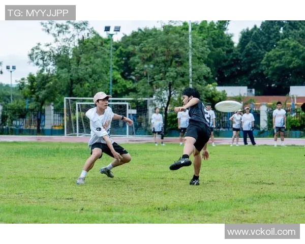 飞盘专题深度解析:深圳飞盘队默契配合与战术创新全景展示 飞盘专题深度解析:深圳飞盘队默契配合与战术创新全景展示